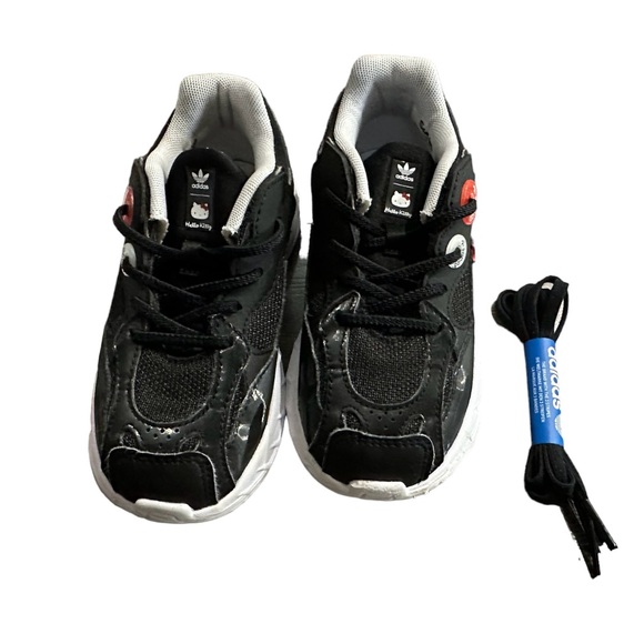 Adidas X Sanrio unisex shoes - Picture 2 of 8